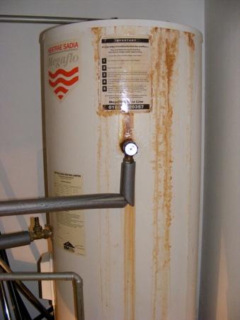 LEAKING MEGAFLO CYLINDER TANK